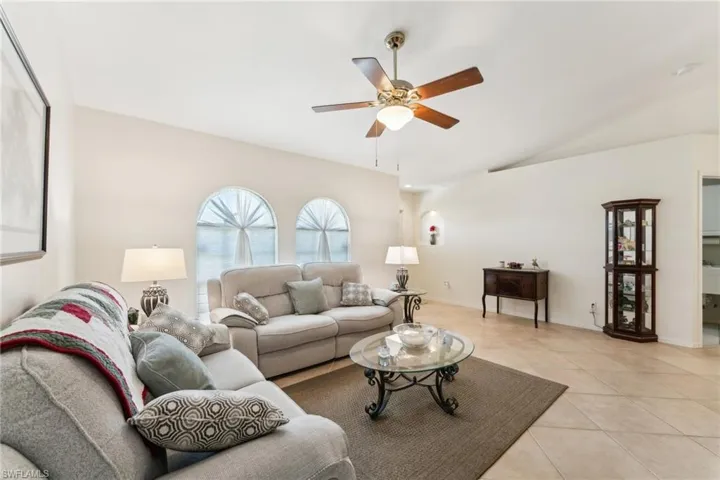 914 Sw 3rd Ave, Cape Coral, Florida 33991