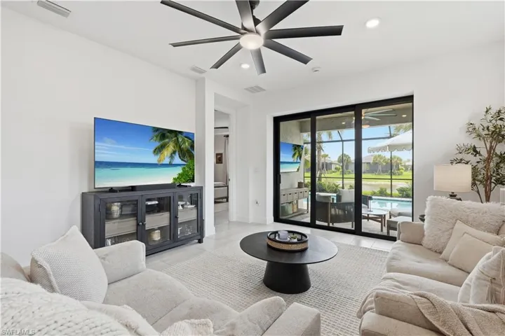 1940 Sierra Ct, Naples, Florida 34120