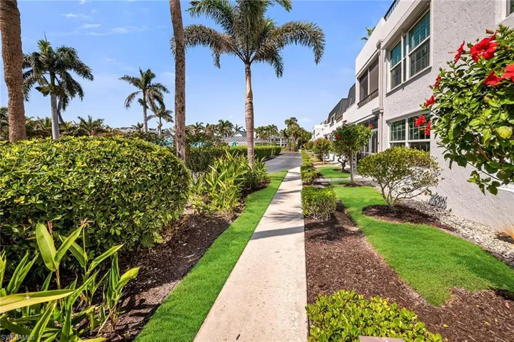 4200 Belair Ln 303, Naples, Florida 34103
