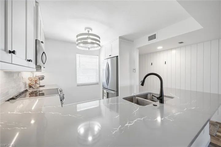 4200 Belair Ln 303, Naples, Florida 34103