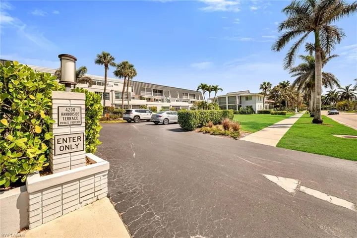 4200 Belair Ln 303, Naples, Florida 34103