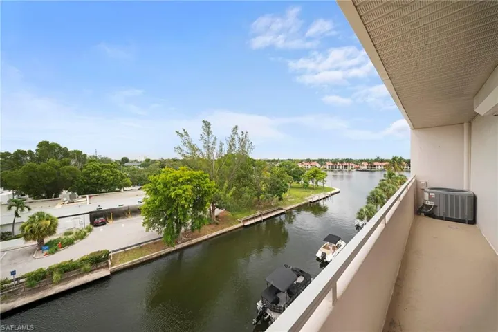 4807 Sunset Ct 405, Cape Coral, Florida 33904