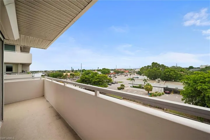 4807 Sunset Ct 405, Cape Coral, Florida 33904
