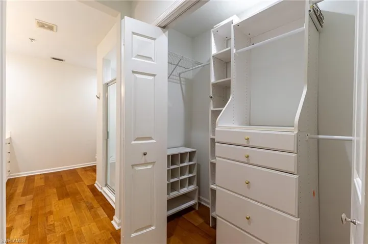 Walk ln custom closets(2)