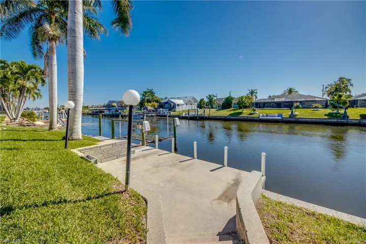 1907 Se 10th Ave, Cape Coral Fl 33990