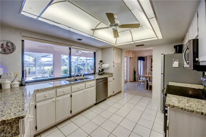 1907 Se 10th Ave, Cape Coral Fl 33990