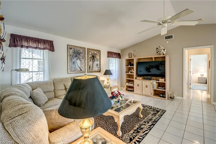 1907 Se 10th Ave, Cape Coral Fl 33990