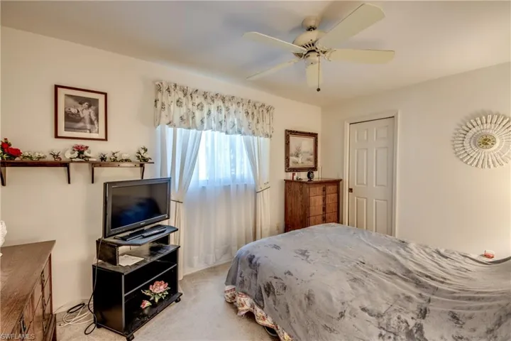 1907 Se 10th Ave, Cape Coral Fl 33990