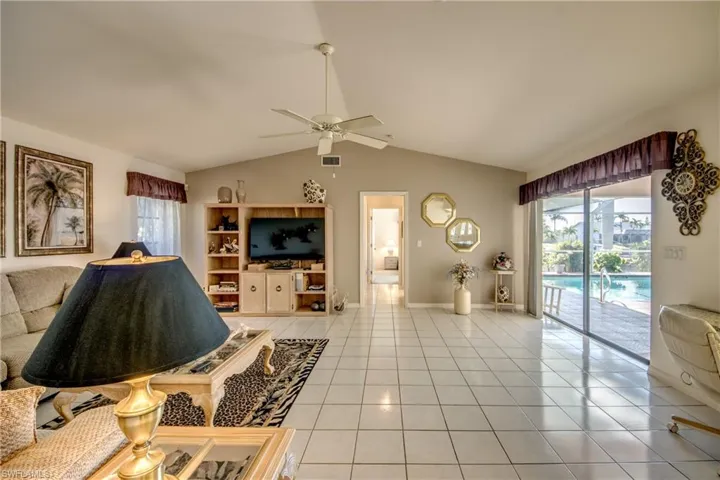 1907 Se 10th Ave, Cape Coral Fl 33990