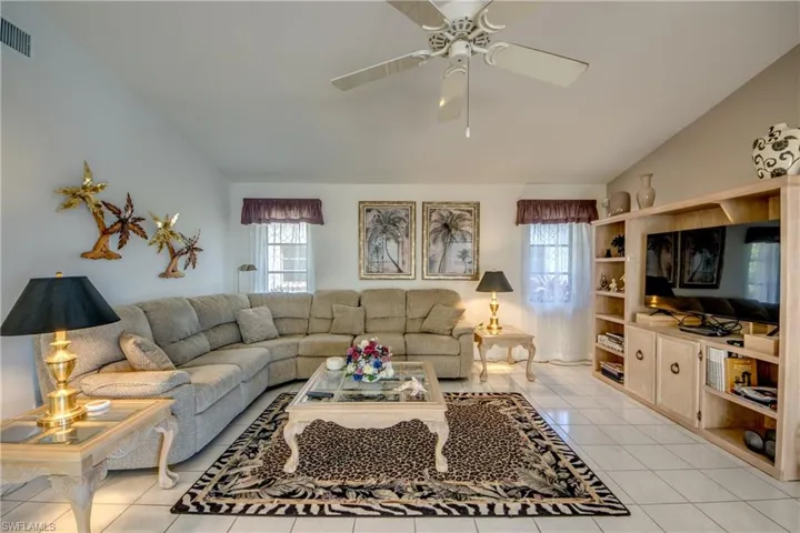 1907 Se 10th Ave, Cape Coral Fl 33990