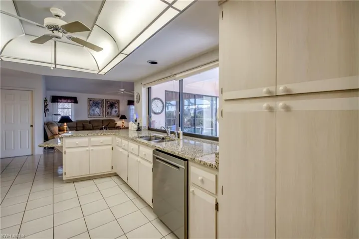 1907 Se 10th Ave, Cape Coral Fl 33990