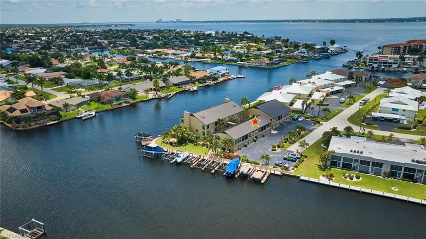 Incredible Aerial View of where Vista Point sits on intersecting canals leading to the Open Waters of the Caloosahatchee River.  Just a few minutes to boat there!