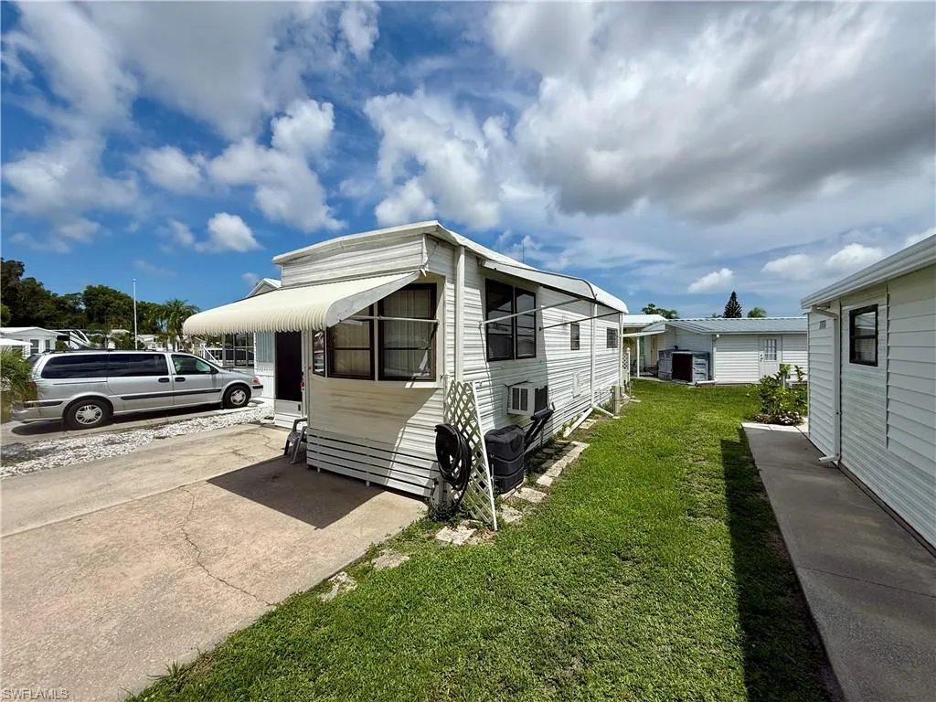 8559 Pepperwood DR, Estero, FL 33928,225059177