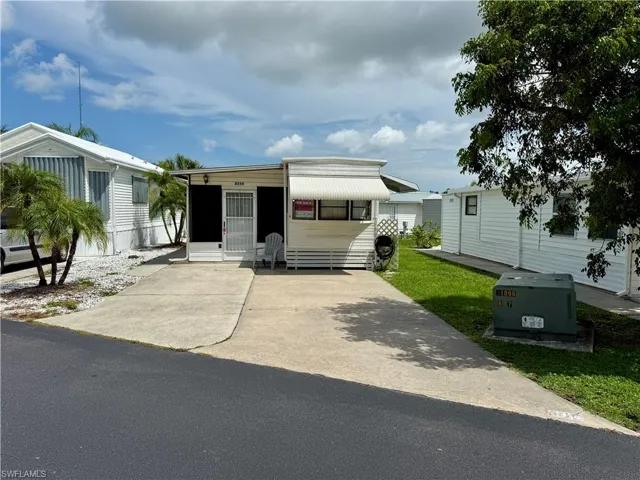 View of manufactured / mobile home