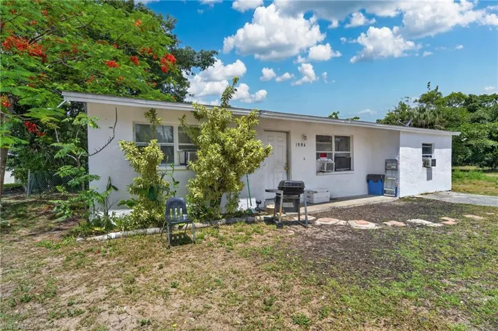 1904  Fountain  ST, Fort Myers, FL 33916