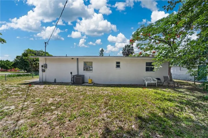 1904  Fountain  ST, Fort Myers, FL 33916
