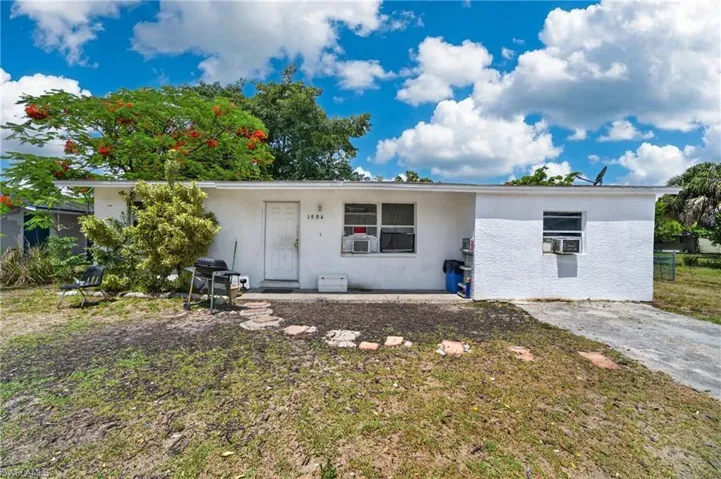 1904  Fountain  ST, Fort Myers, FL 33916