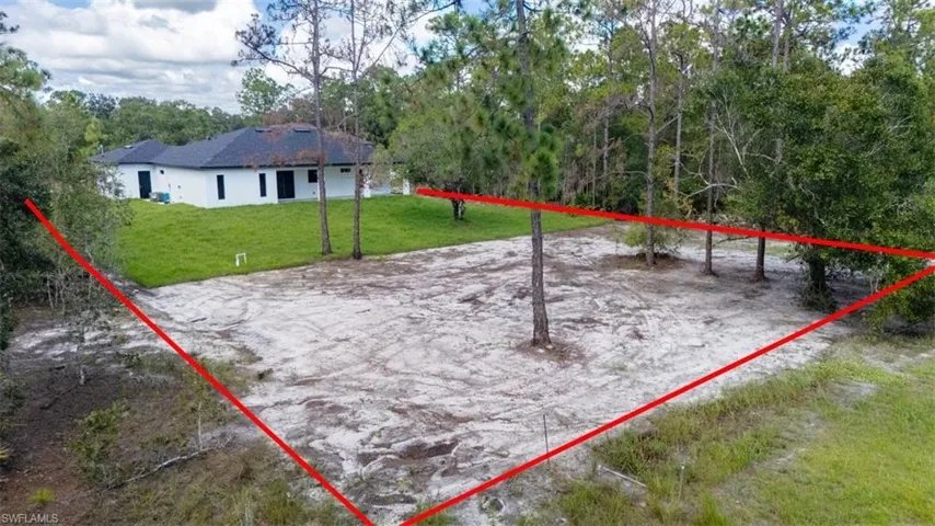 Surrounding community with a yard