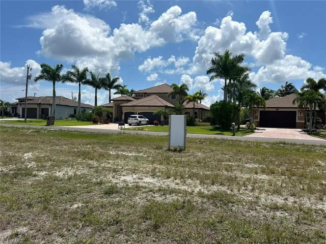 View of yard featuring a garage