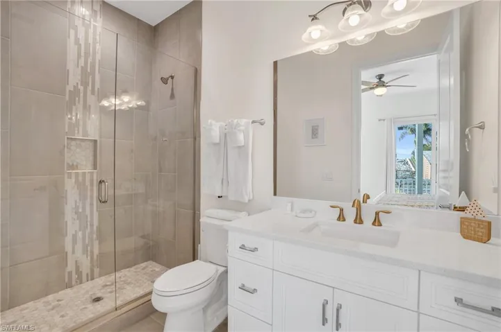 En suite Guest bath 1