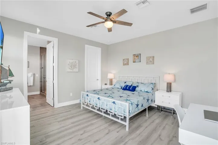 Ensuite guest bedroom 4