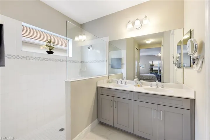 Master Bath w/dual sinks
