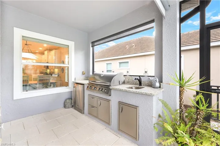 Fantastic outdoor Kitchen-Grillin and Chillin