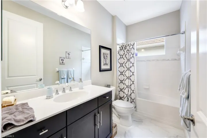 Guest Bathroom tub/shower combo