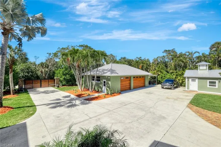 Detached Garage