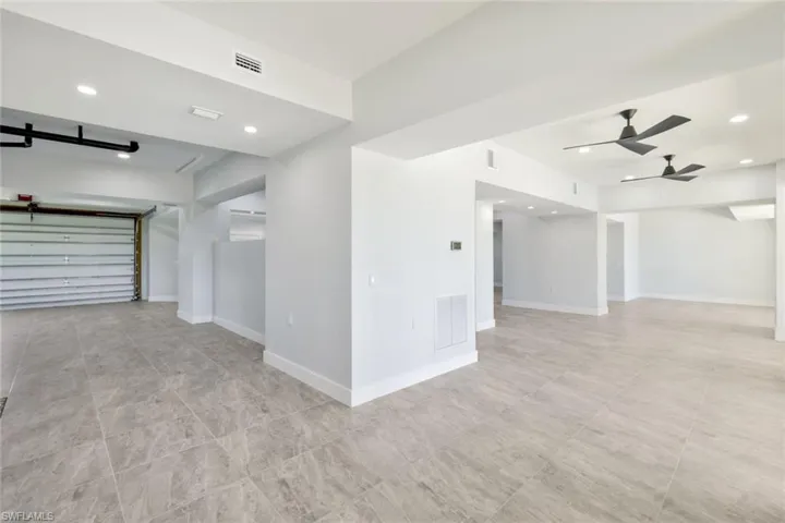 Air conditioned garage/flex space