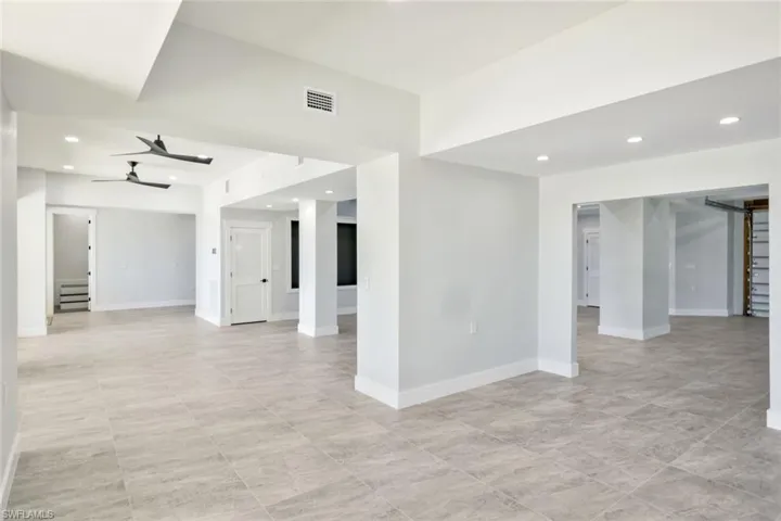 Air conditioned garage/flex space