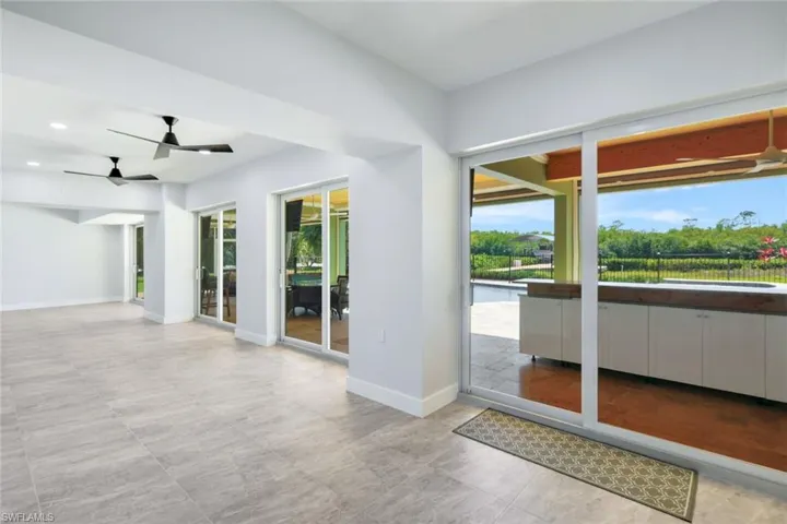 Air conditioned garage/flex space