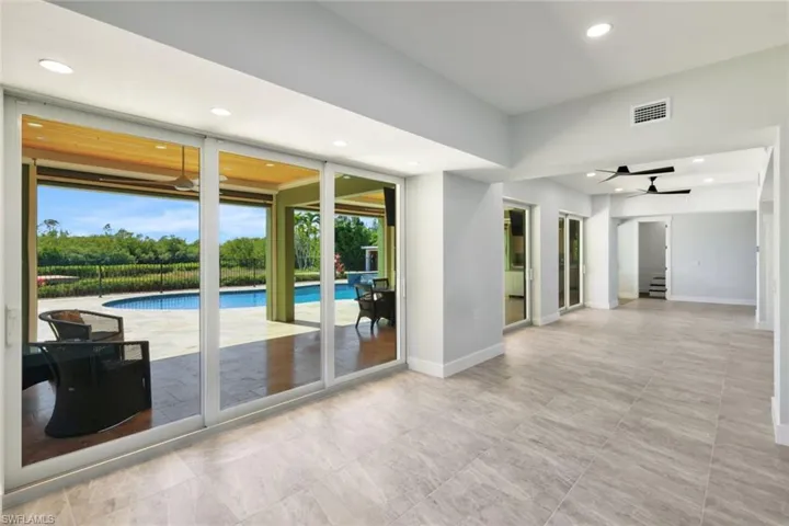 Air conditioned garage/flex space