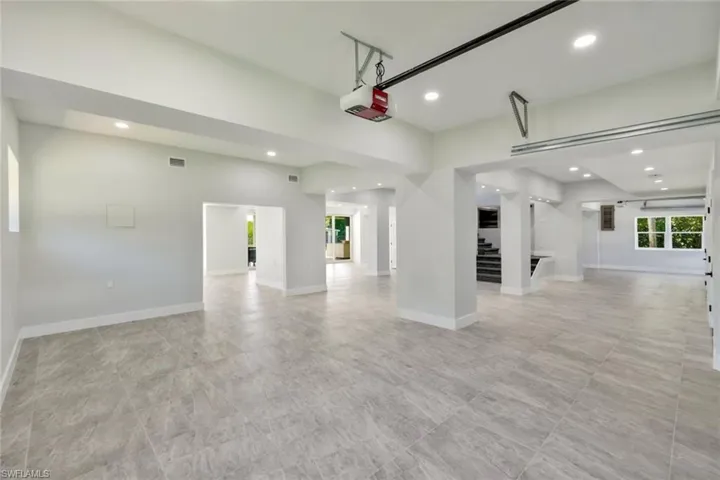 Air conditioned garage/flex space