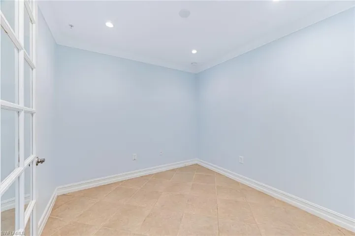 Tiled flex room