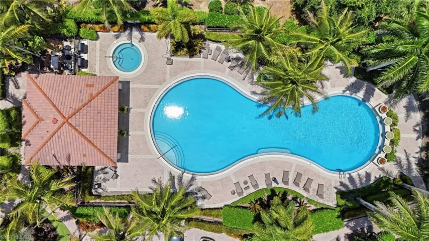 2543 Marquesa Royale Ln #4-302, Naples, Florida 34109
