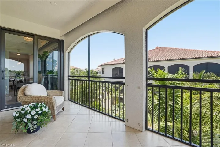 2543 Marquesa Royale Ln #4-302, Naples, Florida 34109