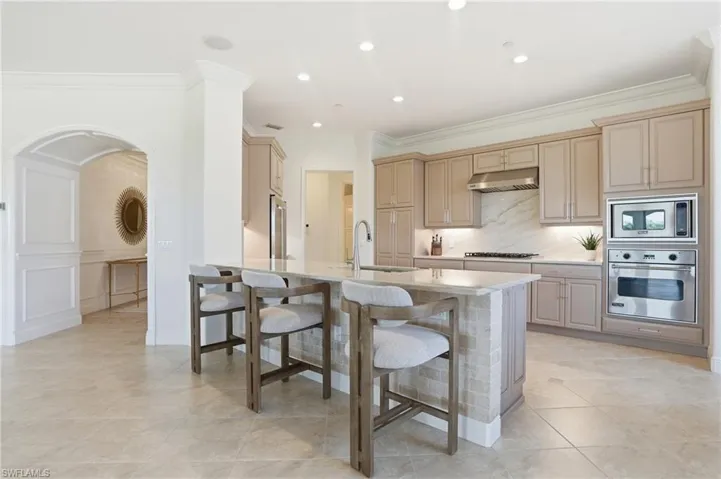 2543 Marquesa Royale Ln #4-302, Naples, Florida 34109