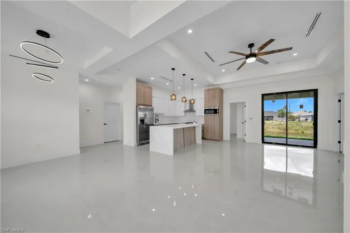 711  Gleason  PKWY, Cape Coral, FL 33914
