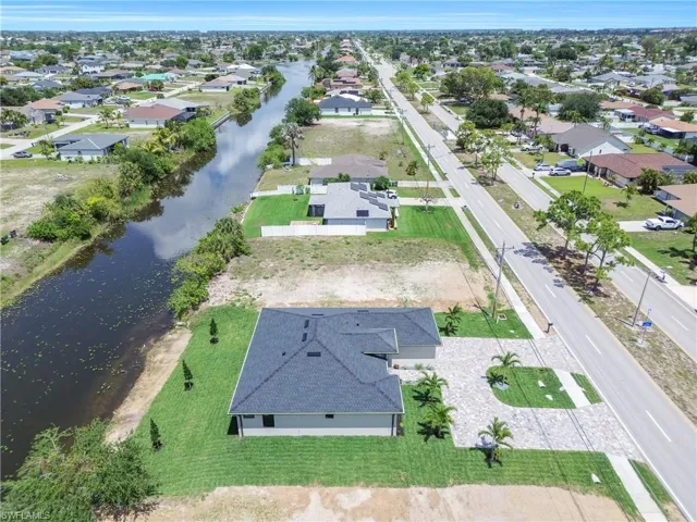 711  Gleason  PKWY, Cape Coral, FL 33914