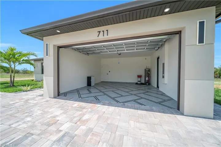 711  Gleason  PKWY, Cape Coral, FL 33914