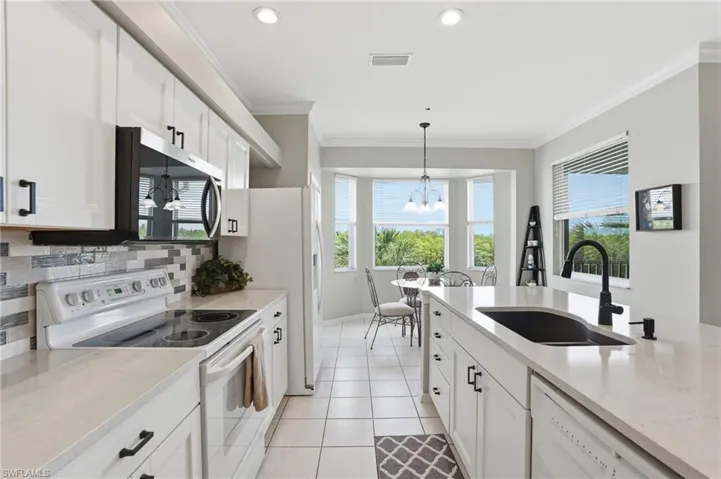 8600  Cedar Hammock  CIR, Naples, FL 34112