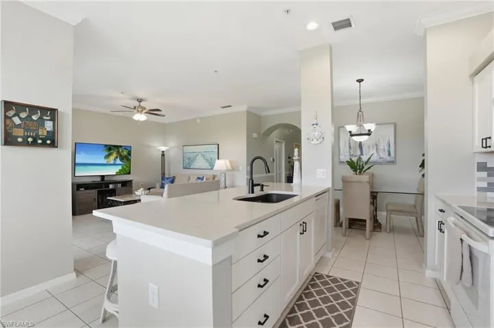 8600  Cedar Hammock  CIR, Naples, FL 34112