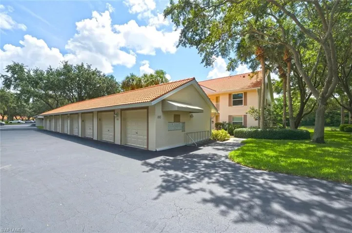 193 Robin Hood Cir 203, Naples, Florida 34104