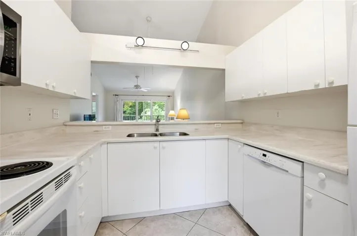 193 Robin Hood Cir 203, Naples, Florida 34104