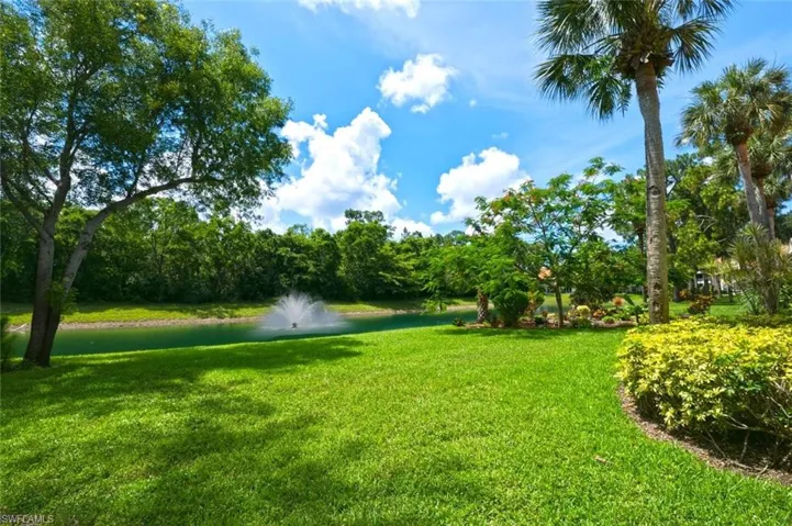 193 Robin Hood Cir 203, Naples, Florida 34104