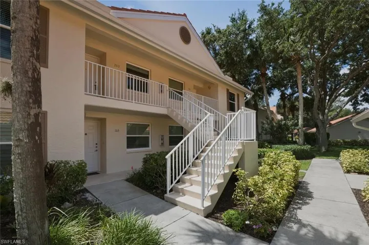 193 Robin Hood Cir 203, Naples, Florida 34104
