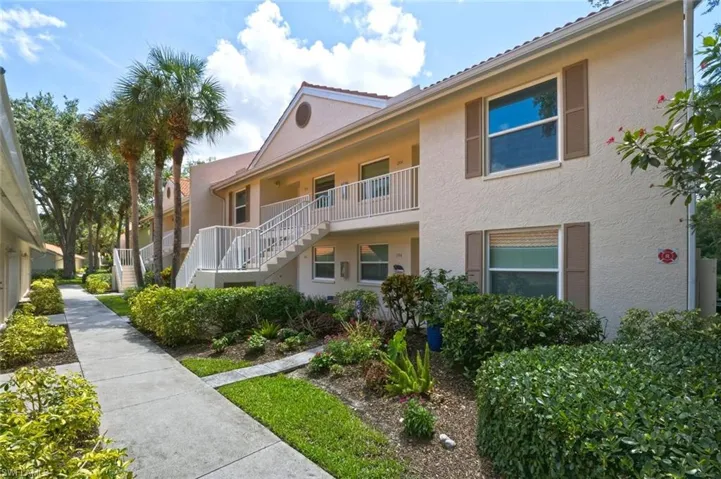 193 Robin Hood Cir 203, Naples, Florida 34104
