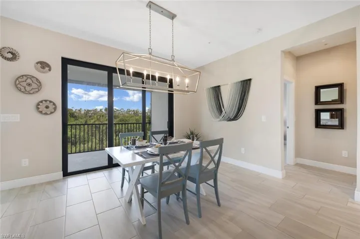 Open dining room with access to lanai