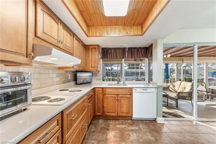 Beautiful Wood Cabinets With Deep Pots and Pans Drawers